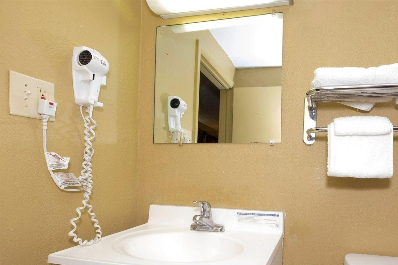 Red Roof Inn Baltimore Northwest Екстериор снимка